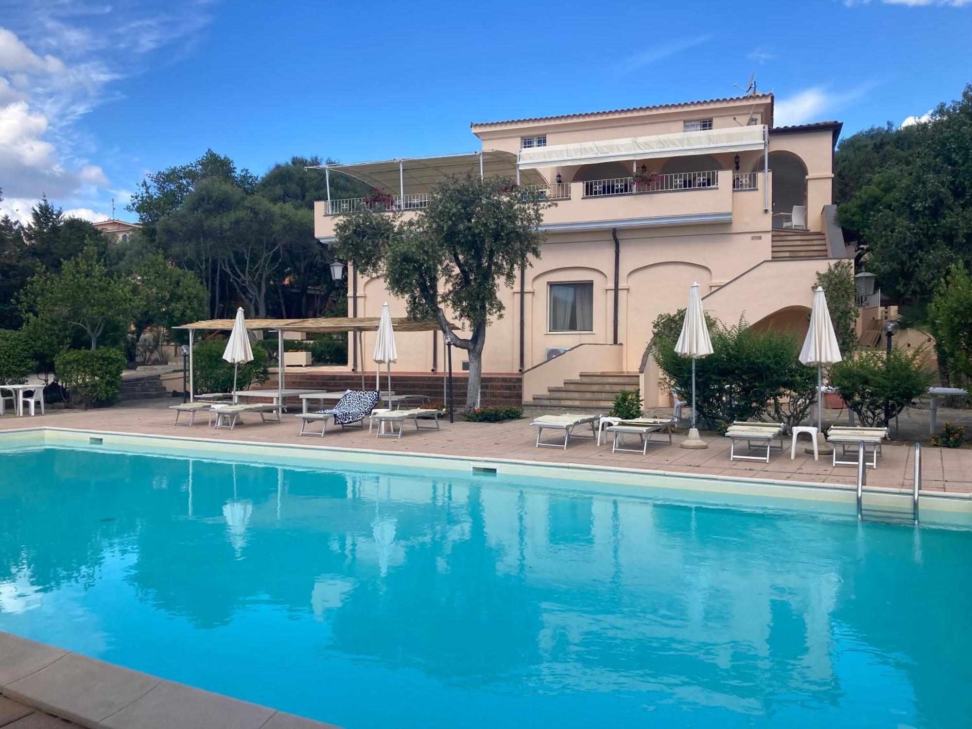 Hotel Villa Campana Cala Liberotto Buitenkant foto